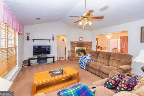 Living - 1190 Jackson Lake Rd, Jackson, GA 30233 photo 1 of 2