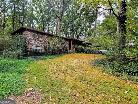 5995 N Bear Dr, Douglasville, GA 30135