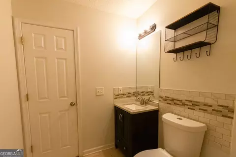 Bath - 300 Old Pond Rd, Lagrange, GA 30241 photo 4 of 5