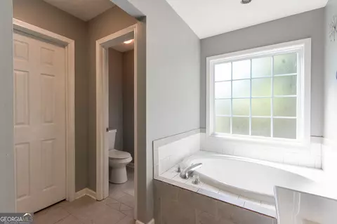 Bath - 300 Old Pond Rd, Lagrange, GA 30241 photo 3 of 5