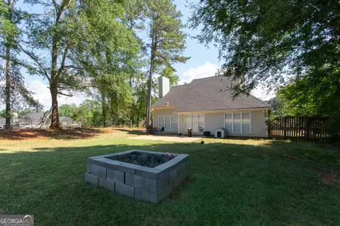 Exterior - 300 Old Pond Rd, Lagrange, GA 30241 photo 4 of 9