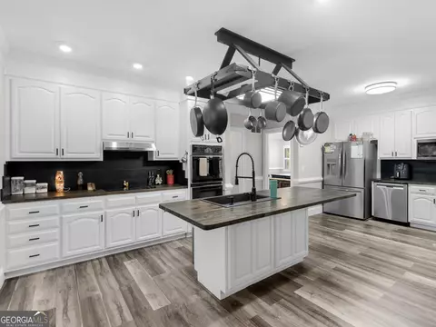 Kitchen - 967 Five Points Rd, Barnesville, GA 30204 photo 2 of 10