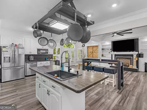 Kitchen - 967 Five Points Rd, Barnesville, GA 30204 photo 9 of 10