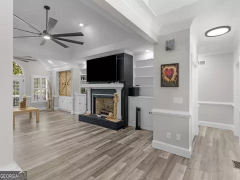Living - 967 Five Points Rd, Barnesville, GA 30204 photo 3 of 6