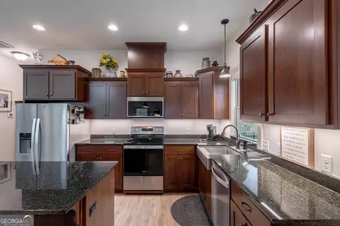 Kitchen - 1364 Old Bishop Rd, Bishop, GA 30621 photo 4 of 4