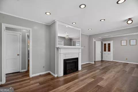 Living - 231 Beechwood Cir, Lagrange, GA 30240 photo 2 of 3
