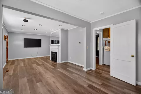 Living - 231 Beechwood Cir, Lagrange, GA 30240 photo 3 of 3