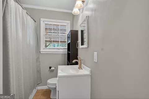 Bath - 231 Beechwood Cir, Lagrange, GA 30240 photo 1 of 1