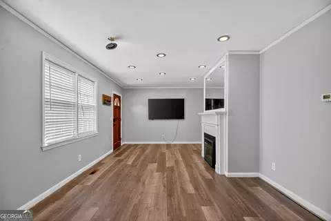 Living - 231 Beechwood Cir, Lagrange, GA 30240 photo 1 of 3