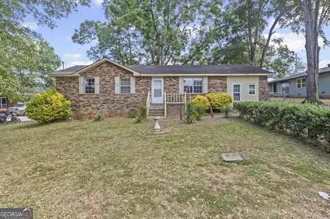 3 Center Ct, Newnan, GA 30263