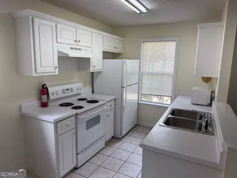 Kitchen - 130 Clara Jean Ct, Lagrange, GA 30240 photo 2 of 3