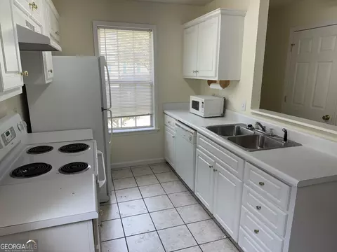 Kitchen - 130 Clara Jean Ct, Lagrange, GA 30240 photo 3 of 3