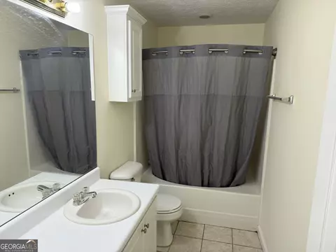 Bath - 130 Clara Jean Ct, Lagrange, GA 30240 photo 1 of 2