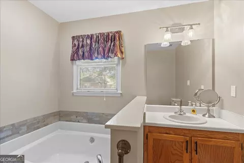 Bath - 108 Cedar Ridge Dr, Perry, GA 31069 photo 7 of 9