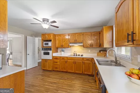Kitchen - 108 Cedar Ridge Dr, Perry, GA 31069 photo 4 of 9