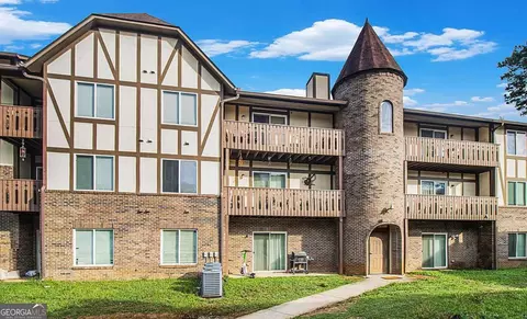 1016 Camelot Dr, Atlanta, GA 30349