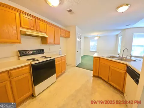 Kitchen - 16 Jeriana Dr, Hampton, GA 30228 photo 2 of 2
