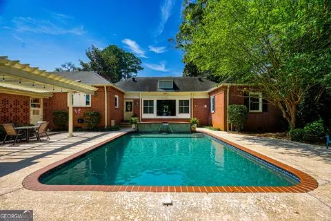 Exterior - 1400 Vernon St, Lagrange, GA 30240 photo 7 of 16