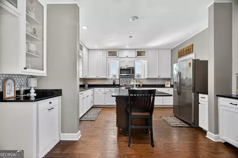 Kitchen - 1400 Vernon St, Lagrange, GA 30240 photo 3 of 4
