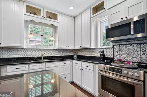 Kitchen - 1400 Vernon St, Lagrange, GA 30240 photo 2 of 4