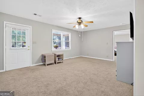 Living - 466 472 Minter Dr, Hampton, GA 30228 photo 3 of 4