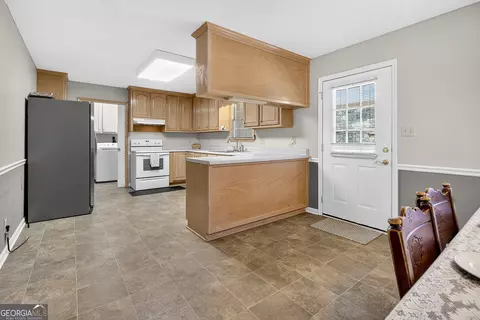 Kitchen - 466 472 Minter Dr, Hampton, GA 30228 photo 3 of 4
