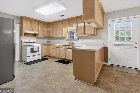 Kitchen - 466 472 Minter Dr, Hampton, GA 30228 photo 4 of 4