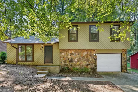 5123 S Woodbridge Trl, Stone Mountain, GA 30088