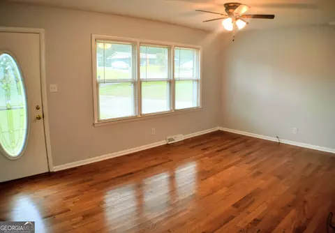Living - 189 Julia Ln, Toccoa, GA 30577 photo 2 of 2