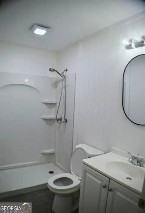 Bath - 189 Julia Ln, Toccoa, GA 30577 photo 1 of 2