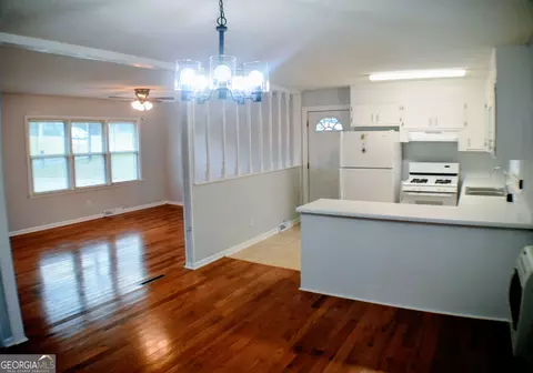Living - 189 Julia Ln, Toccoa, GA 30577 photo 1 of 2