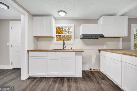 Kitchen - 5620 Mize Rd, Toccoa, GA 30577 photo 2 of 3