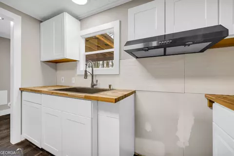 Kitchen - 5620 Mize Rd, Toccoa, GA 30577 photo 3 of 3