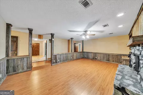 Living - 2311 Scott Dr, Dublin, GA 31021 photo 5 of 6