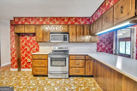 Kitchen - 2311 Scott Dr, Dublin, GA 31021 photo 4 of 7