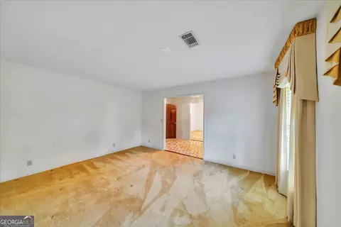 Living - 2311 Scott Dr, Dublin, GA 31021 photo 2 of 6
