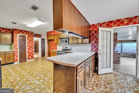 Kitchen - 2311 Scott Dr, Dublin, GA 31021 photo 3 of 7
