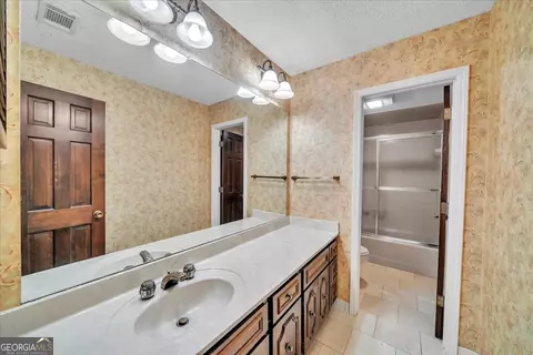 Bath - 2311 Scott Dr, Dublin, GA 31021 photo 4 of 5