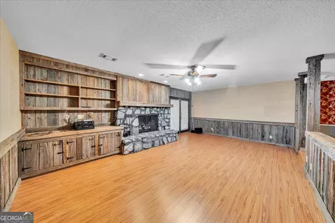 Living - 2311 Scott Dr, Dublin, GA 31021 photo 4 of 6