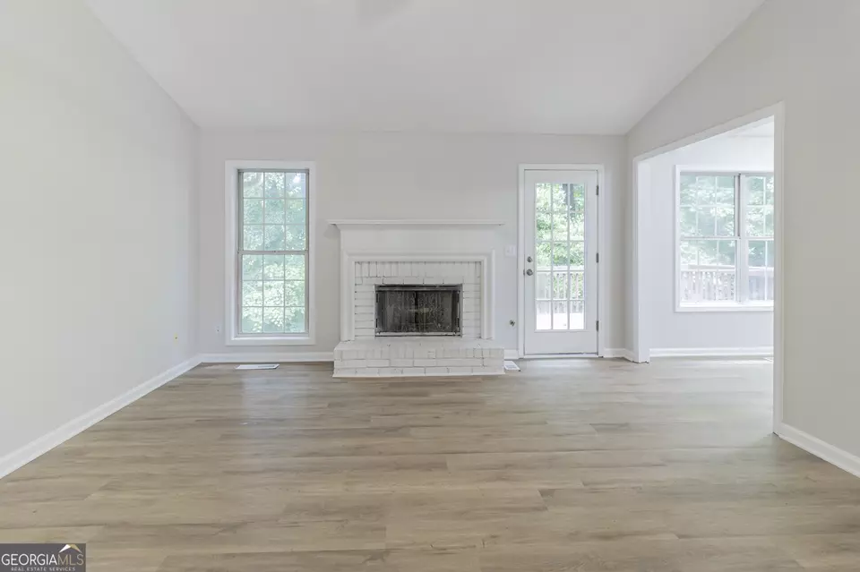 Living - 10 Mariner Way SE, Acworth, GA 30102 photo 1 of 3