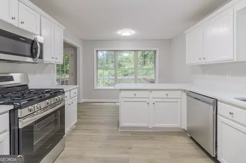 Kitchen - 10 Mariner Way SE, Acworth, GA 30102 photo 1 of 3