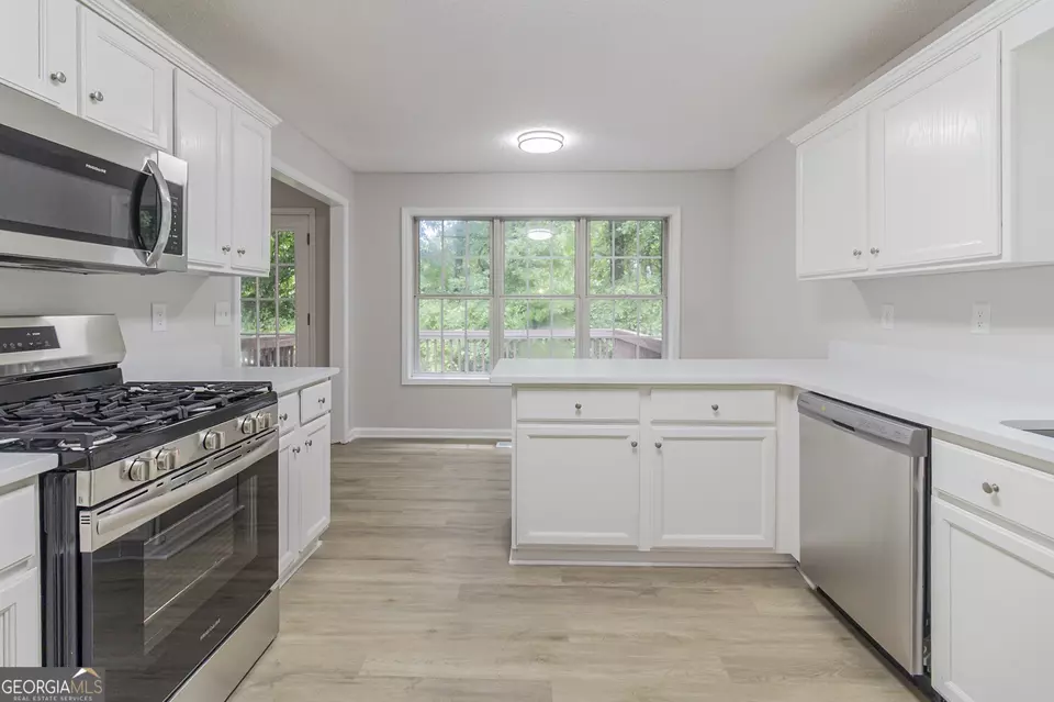 Kitchen - 10 Mariner Way SE, Acworth, GA 30102 photo 1 of 3