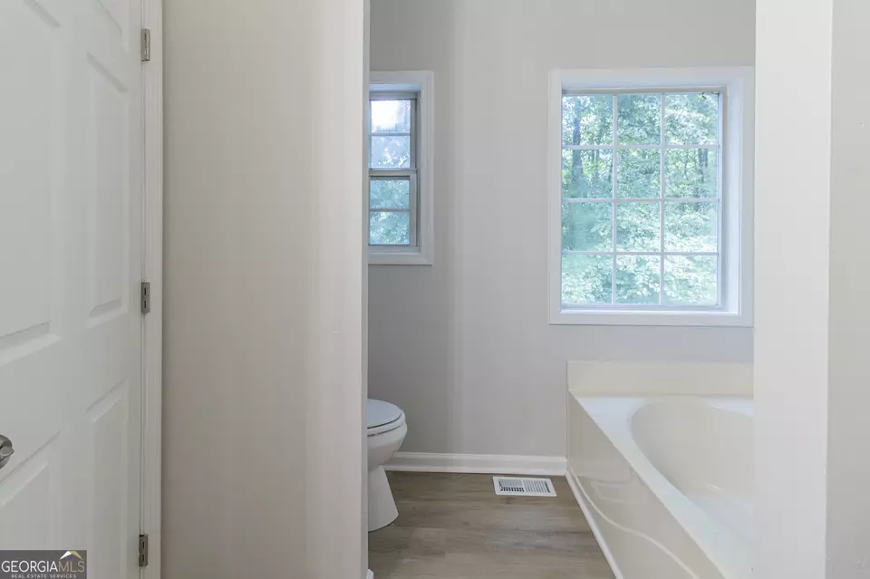 Bath - 10 Mariner Way SE, Acworth, GA 30102 photo 2 of 3