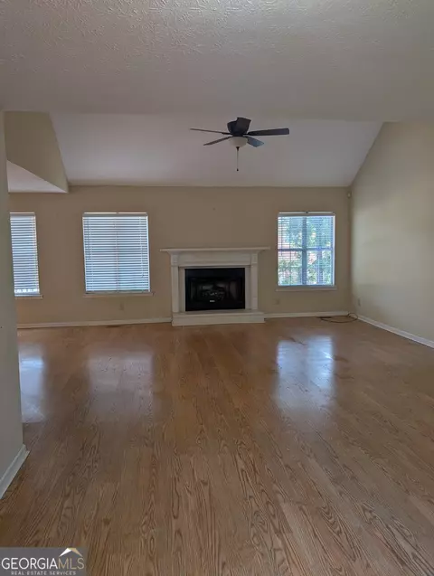 Living - 224 Old Pond Rd, Lagrange, GA 30241 photo 1 of 1