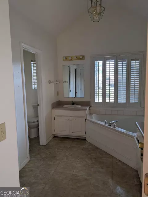 Bath - 224 Old Pond Rd, Lagrange, GA 30241 photo 3 of 3