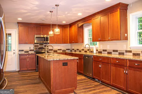 Kitchen - 240 Harkness Rd, Jackson, GA 30233 photo 8 of 12