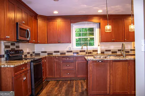 Kitchen - 240 Harkness Rd, Jackson, GA 30233 photo 1 of 12