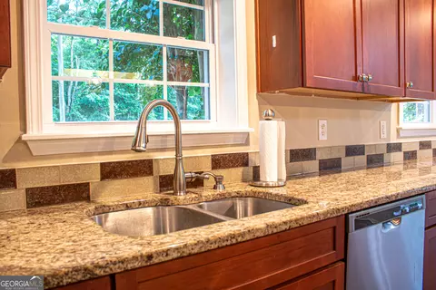 Kitchen - 240 Harkness Rd, Jackson, GA 30233 photo 4 of 12