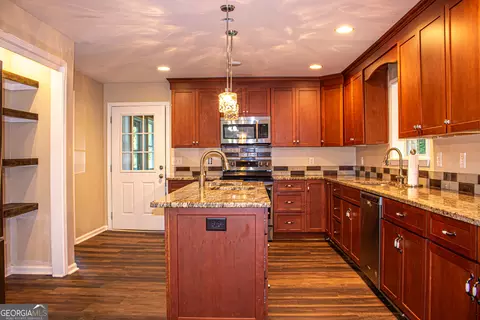 Kitchen - 240 Harkness Rd, Jackson, GA 30233 photo 5 of 12
