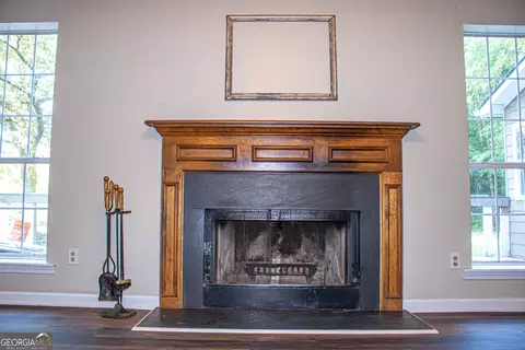 Living - 240 Harkness Rd, Jackson, GA 30233 photo 4 of 6